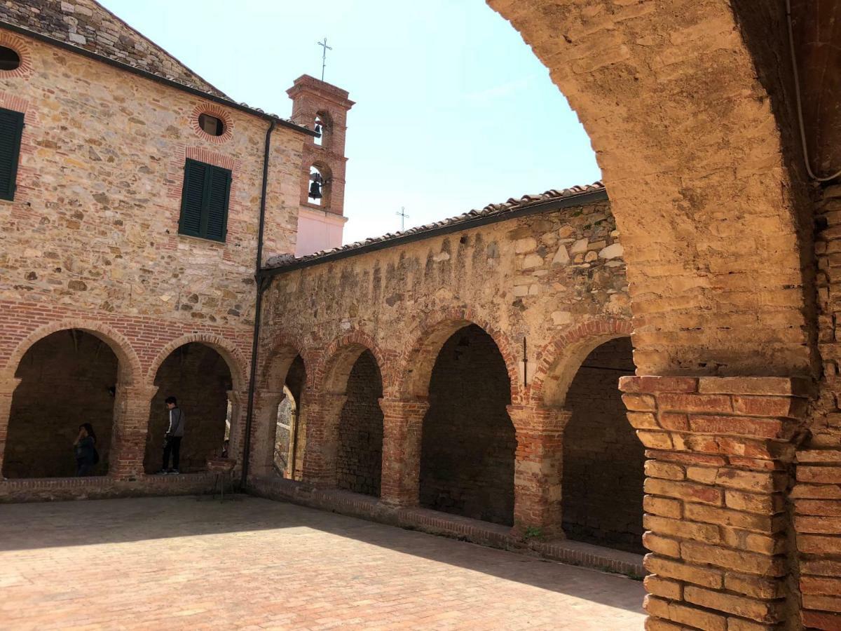 Вилла La Casa Nel Castello E Il Giardino Segreto Суверето Экстерьер фото